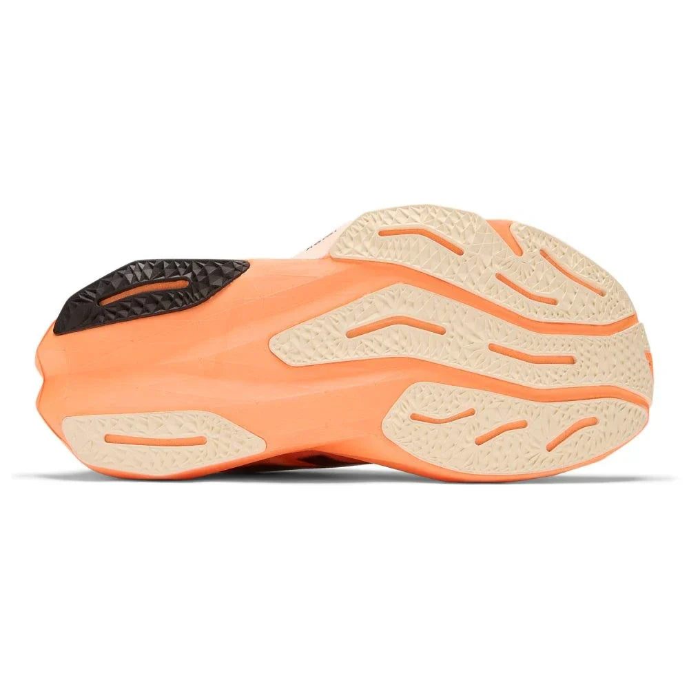 Tênis New Balance FuelCell Rebel V4 - Laranja